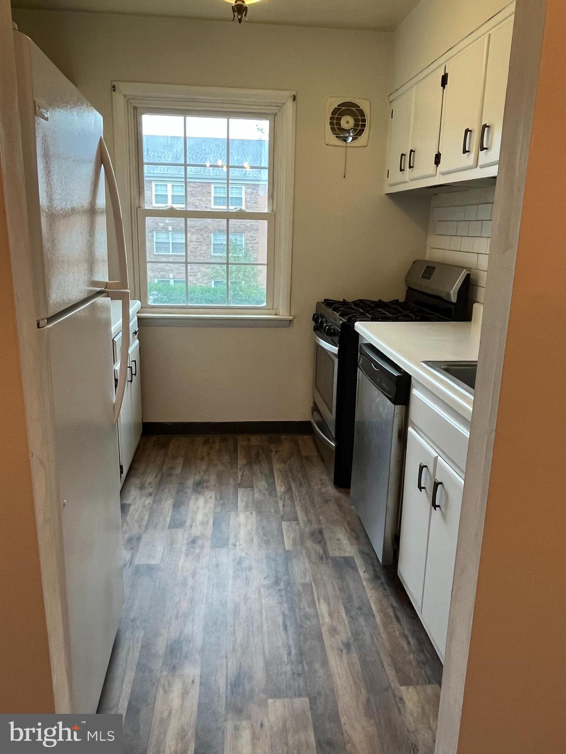 FOXCROFT COLONY CONDOS - Residential Lease