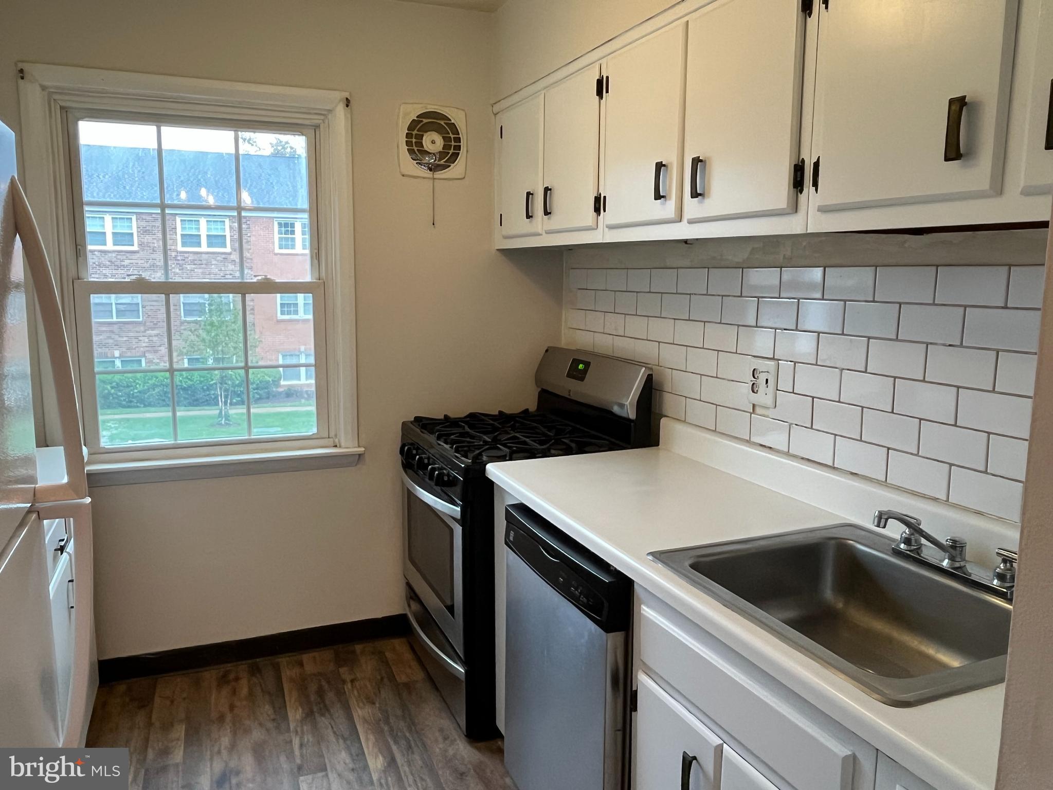 FOXCROFT COLONY CONDOS - Residential Lease