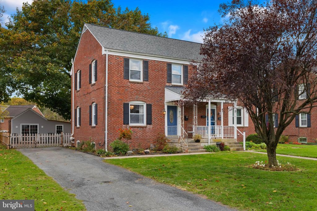 Photo of 972 CENTER AVE, LANCASTER, PA 17601 (MLS # PALA2026686)