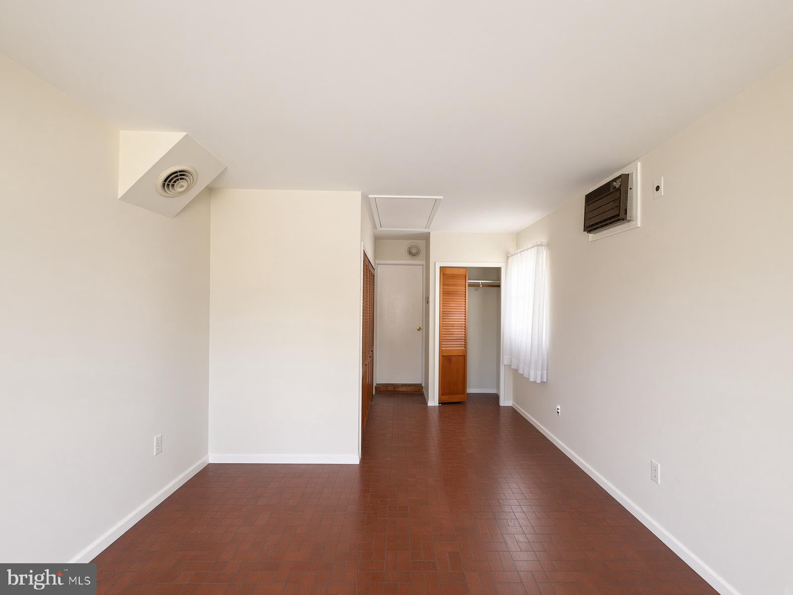 2712 FILBERT LANE