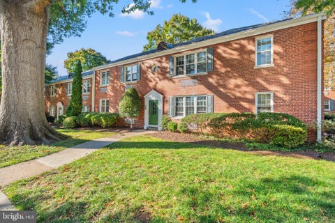 Photo of 6 Ashby Street #A, ALEXANDRIA, VA 22305 (MLS # VAAX2067168)