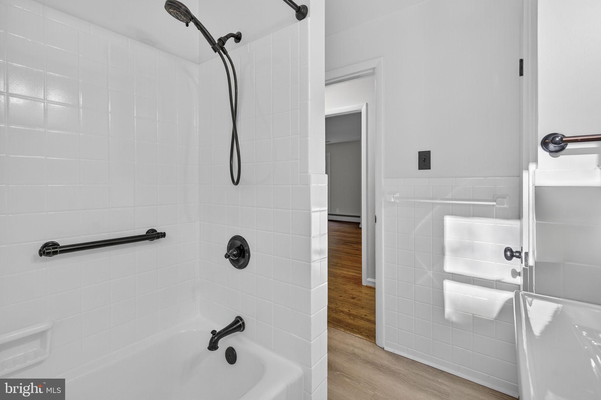 BROKEN HILLS - Residential