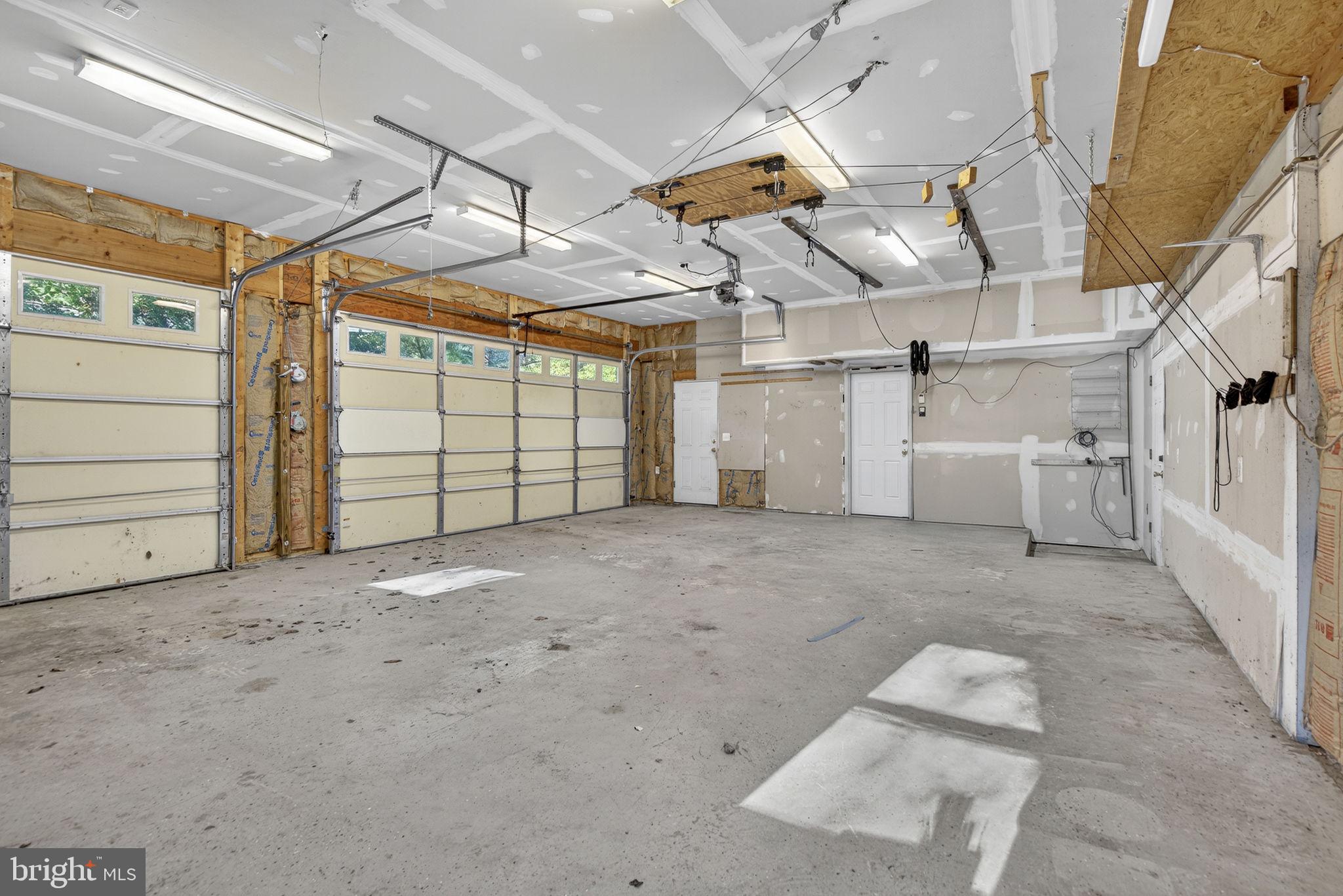 BROKEN HILLS - Residential