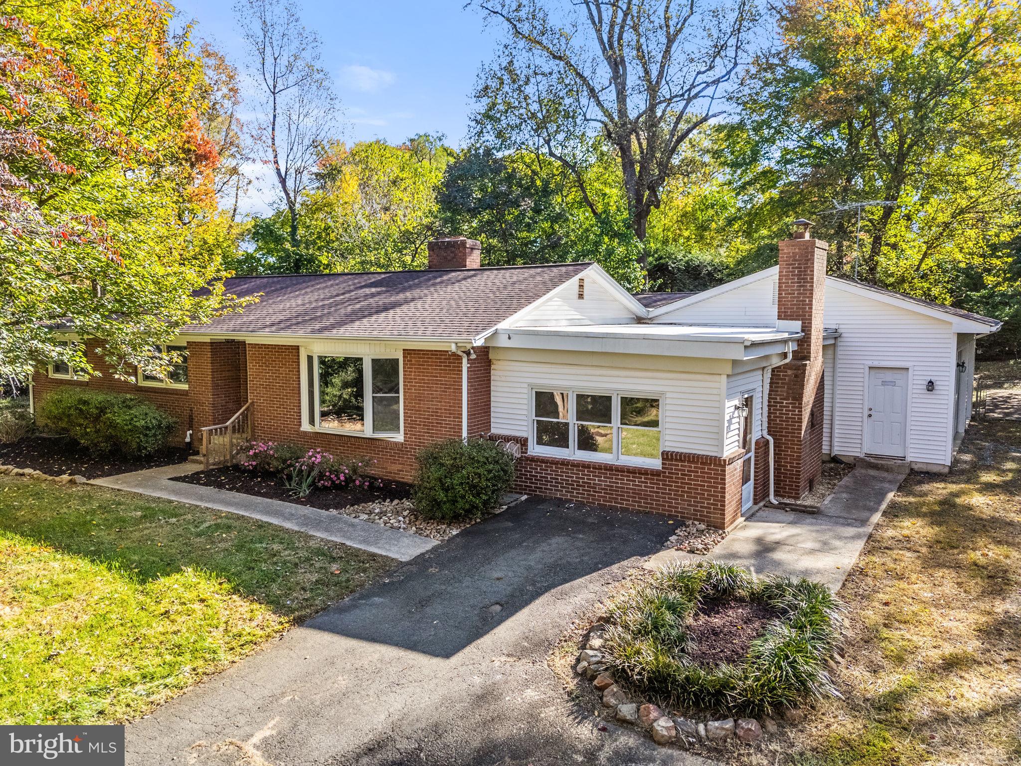 BROKEN HILLS - Residential