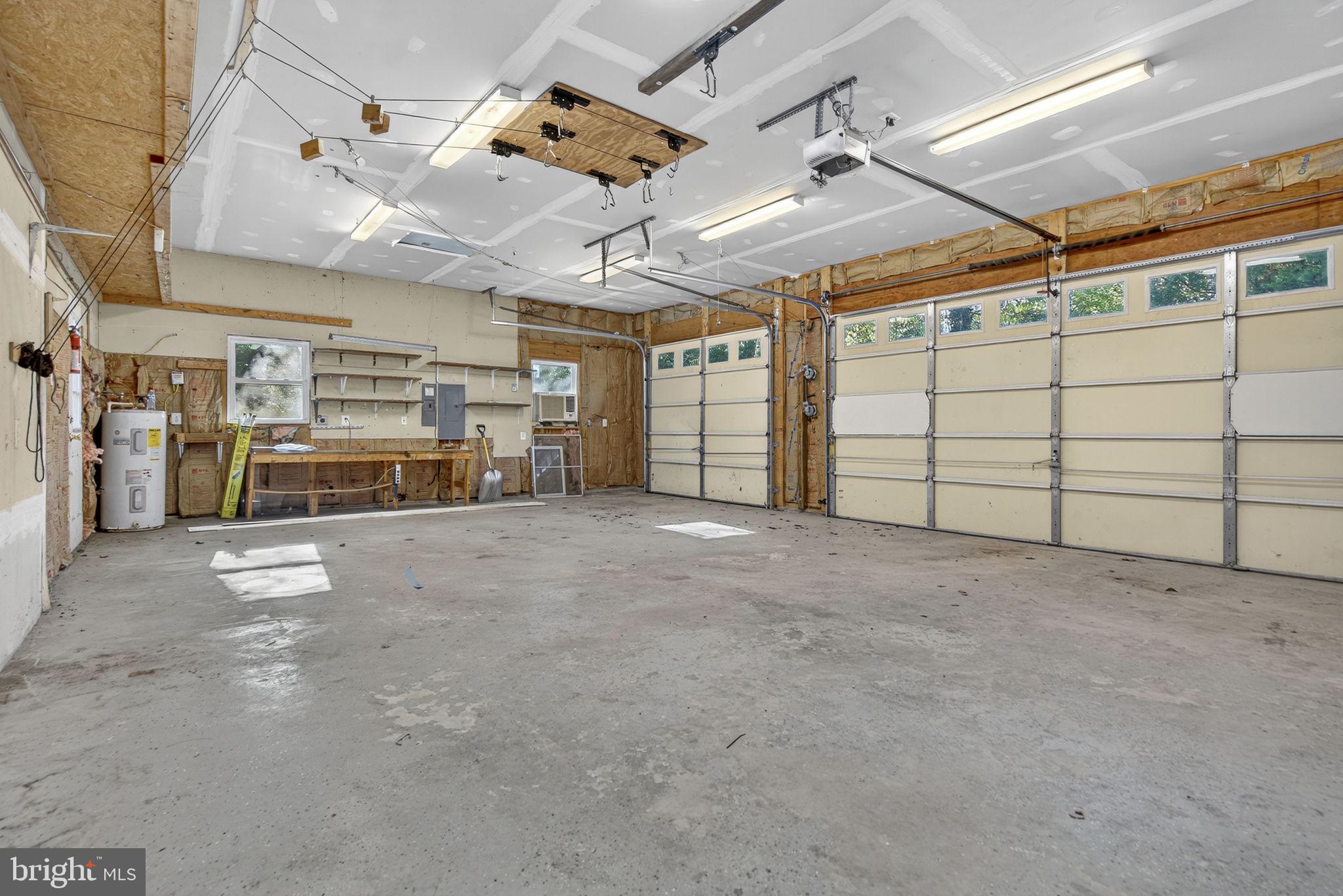 BROKEN HILLS - Residential