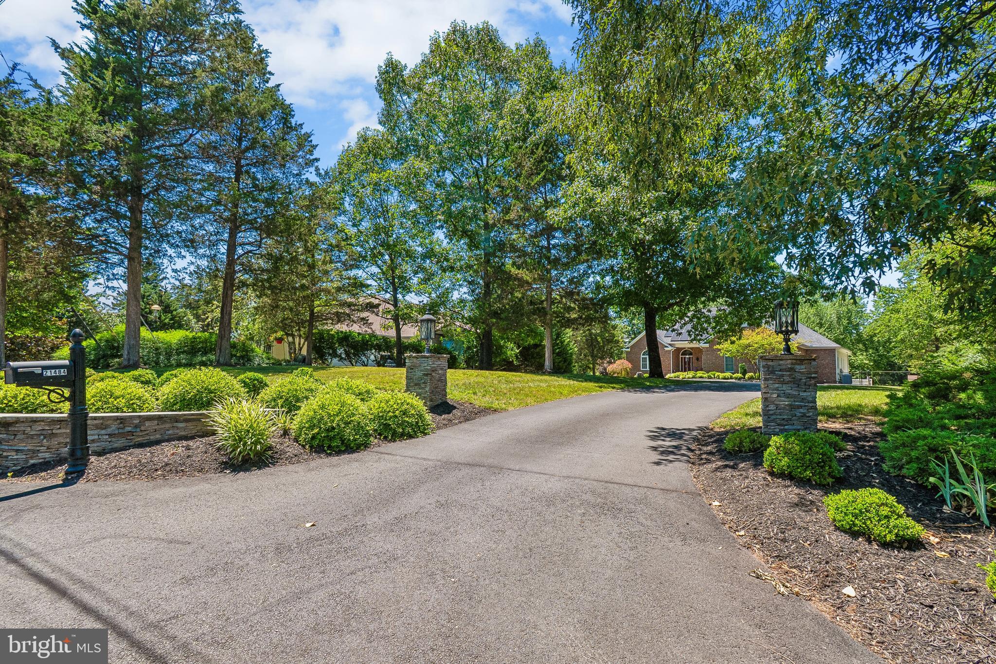 21484 CEDAR DRIVE