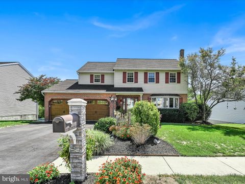 Photo of 16 Greenleaf Lane, Elizabethtown, PA 17022 (MLS # PALA2056736)