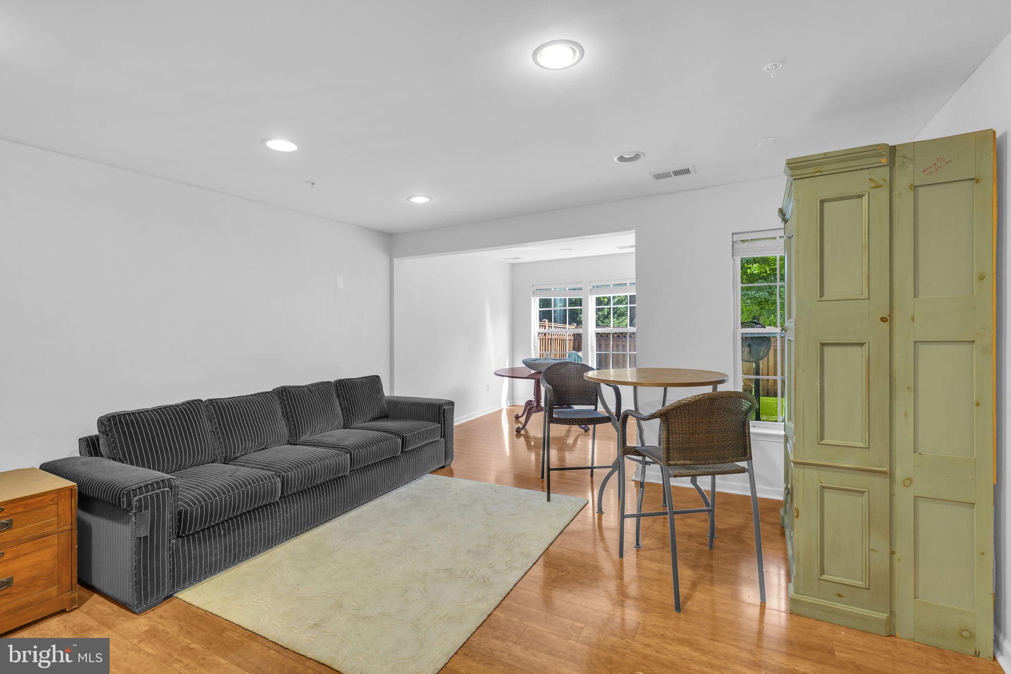 THE LANDINGS AT RIVER OAKS - Residential