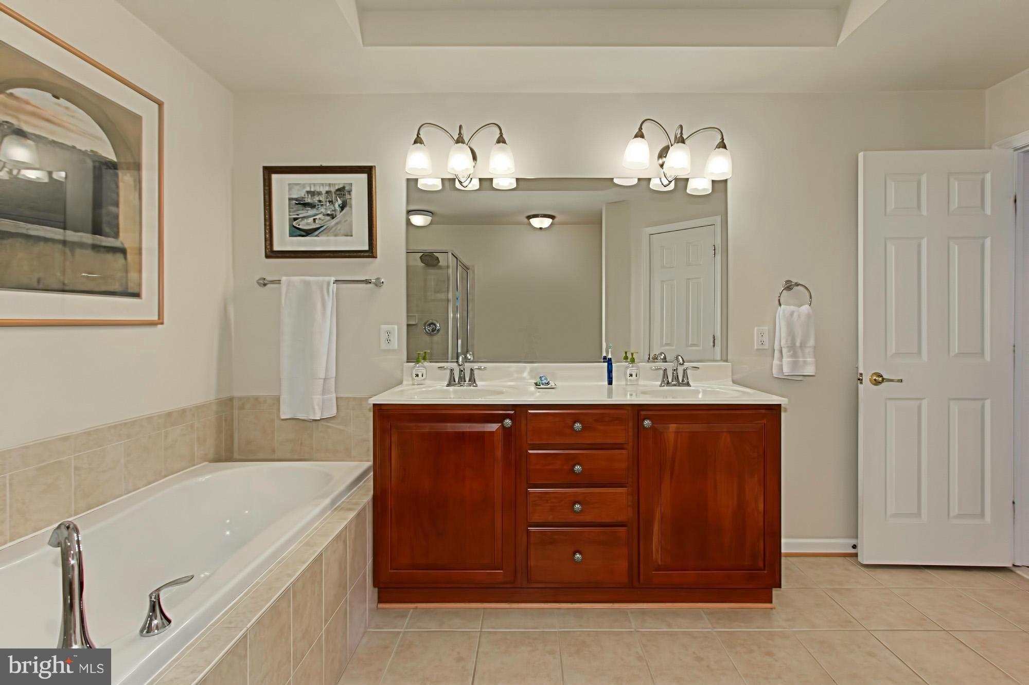 GROVETON WOODS - Residential