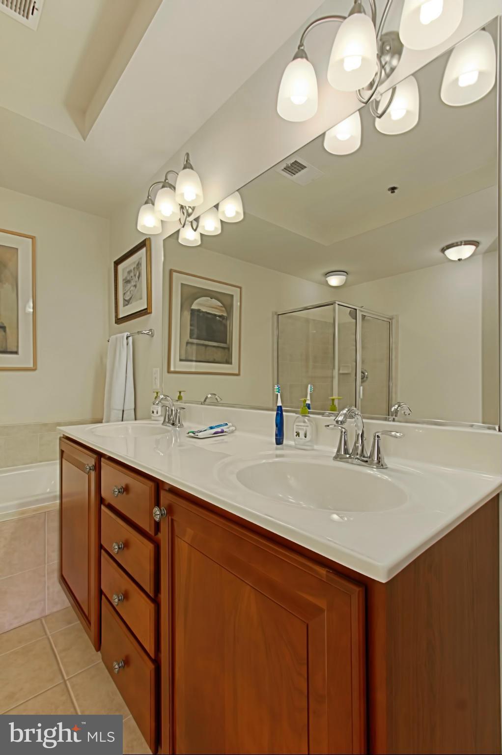 GROVETON WOODS - Residential