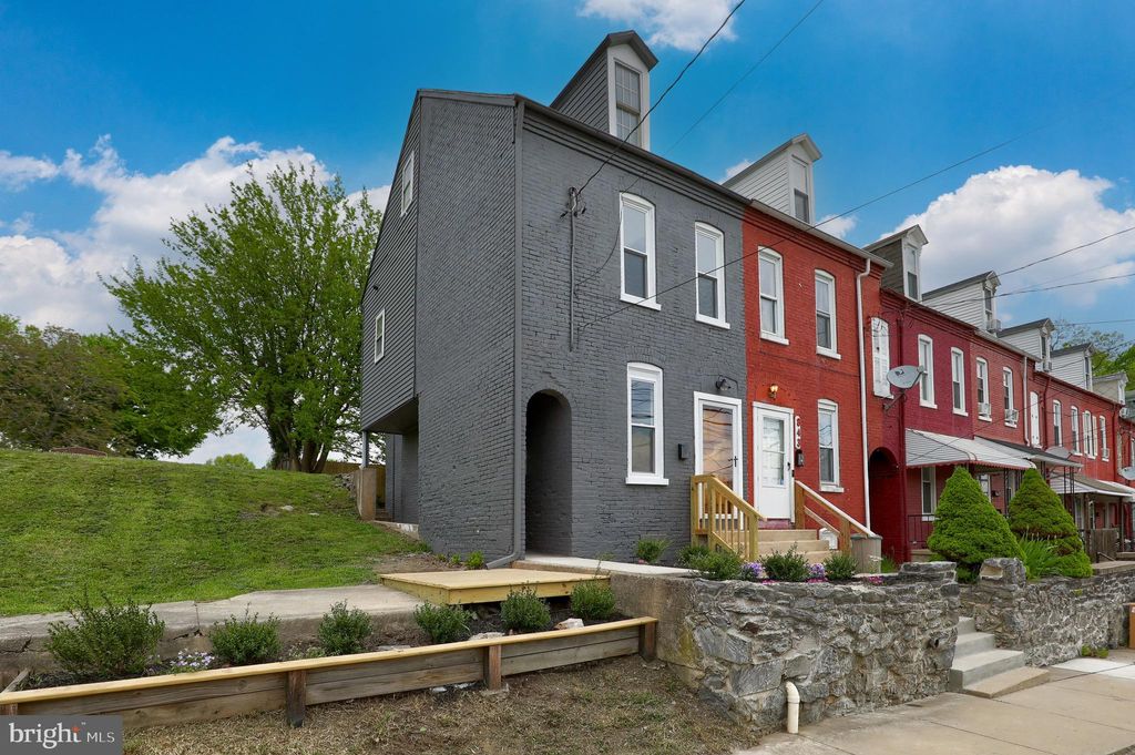 Photo of 841 LANCASTER AVE, COLUMBIA, PA 17512 (MLS # PALA2032922)