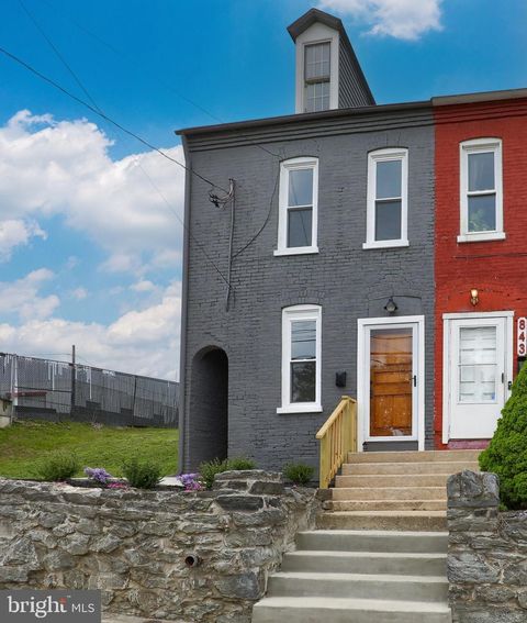 Photo of 841 LANCASTER AVE, COLUMBIA, PA 17512 (MLS # PALA2032922)