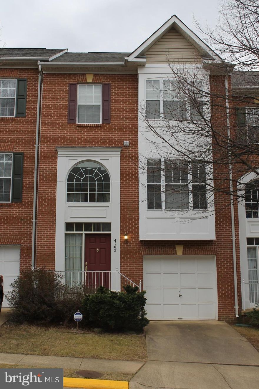 Beautiful and bright townhouse featuring 3 bedrooms, 2 full bathrooms, and 2 half bathrooms. Freshly painted and thoughtfully upgraded throughout, with a renovated kitchen and bathrooms. The kitchen offers a large island, wine refrigerator, stainless steel appliances, granite countertops, and beautiful tilework.

Enjoy upgraded fixtures, recessed lighting, and hardwood floors on all three levels. The living room includes custom-built bookcases, and the spacious rec room features a cozy gas fireplace. A must-see home!