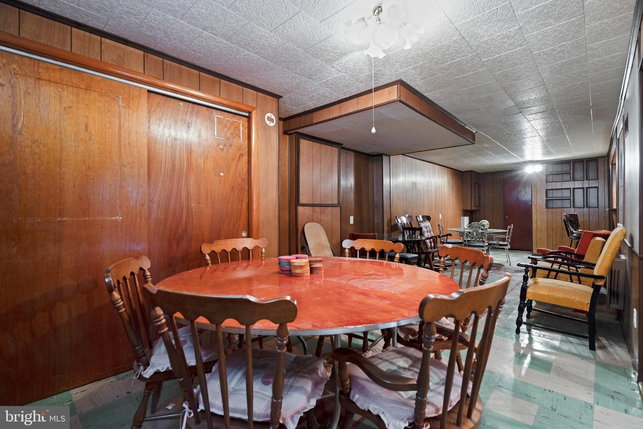 TEMPLETON MANOR - Residential