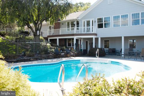 Photo of 1145 Brownstone Ridge, NEW HOLLAND, PA 17557 (MLS # PALA2077988)