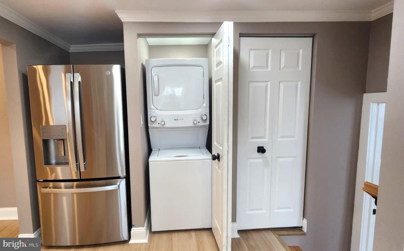 BELOW THE UNIVERSITY - Residential