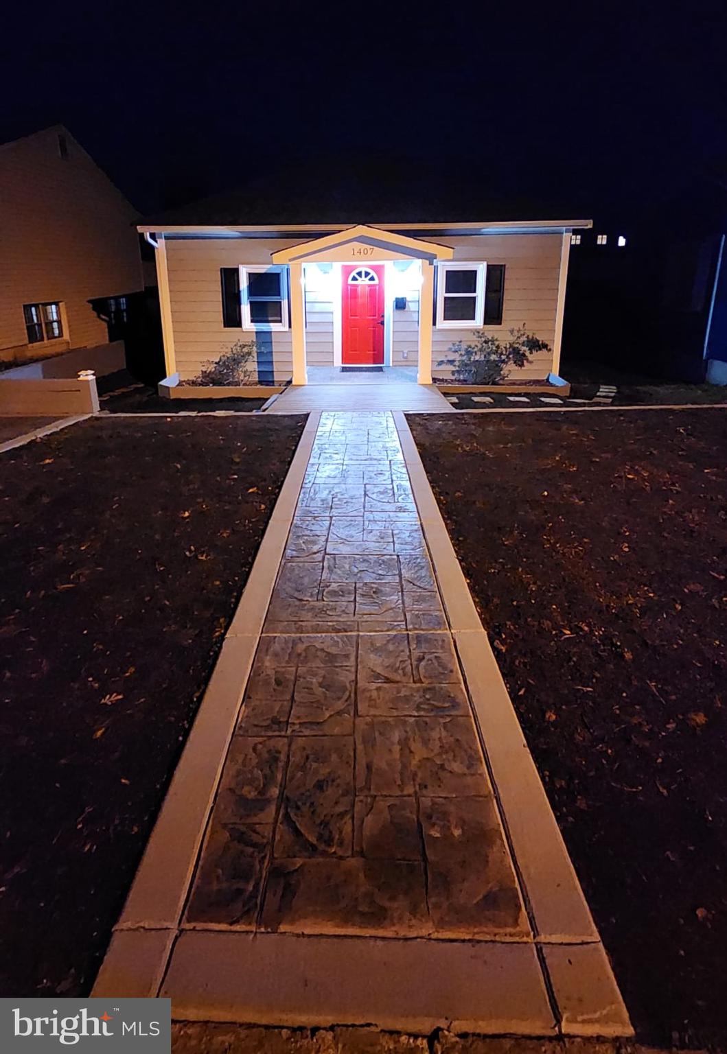 BELOW THE UNIVERSITY - Residential