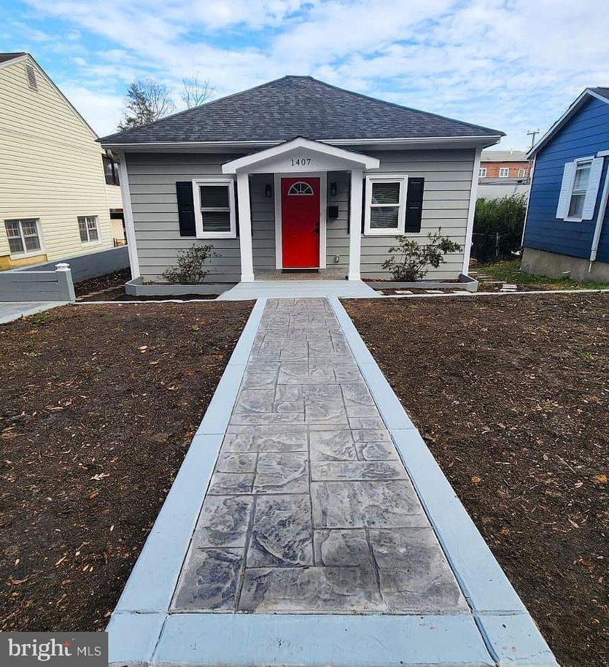 Downtown Fredericksburg, just below Mary Washington University. Fully remodeled, single-level home featuring an open floor plan, 36" wide doors, and a handicap-accessible ramp. Updates include brand-new flooring, roof, HVAC system, kitchen, bathrooms, appliances, fresh interior paint, and elegant crown molding throughout. A new stamped concrete driveway enhances both curb appeal and functionality.
Enjoy walkable downtown living with easy access to the University, local shops, cafés, restaurants, historic attractions, parks, the Rappahannock River, and major commuter routes—offering a perfect blend of modern comfort, accessibility, and vibrant city lifestyle in the heart of Fredericksburg.