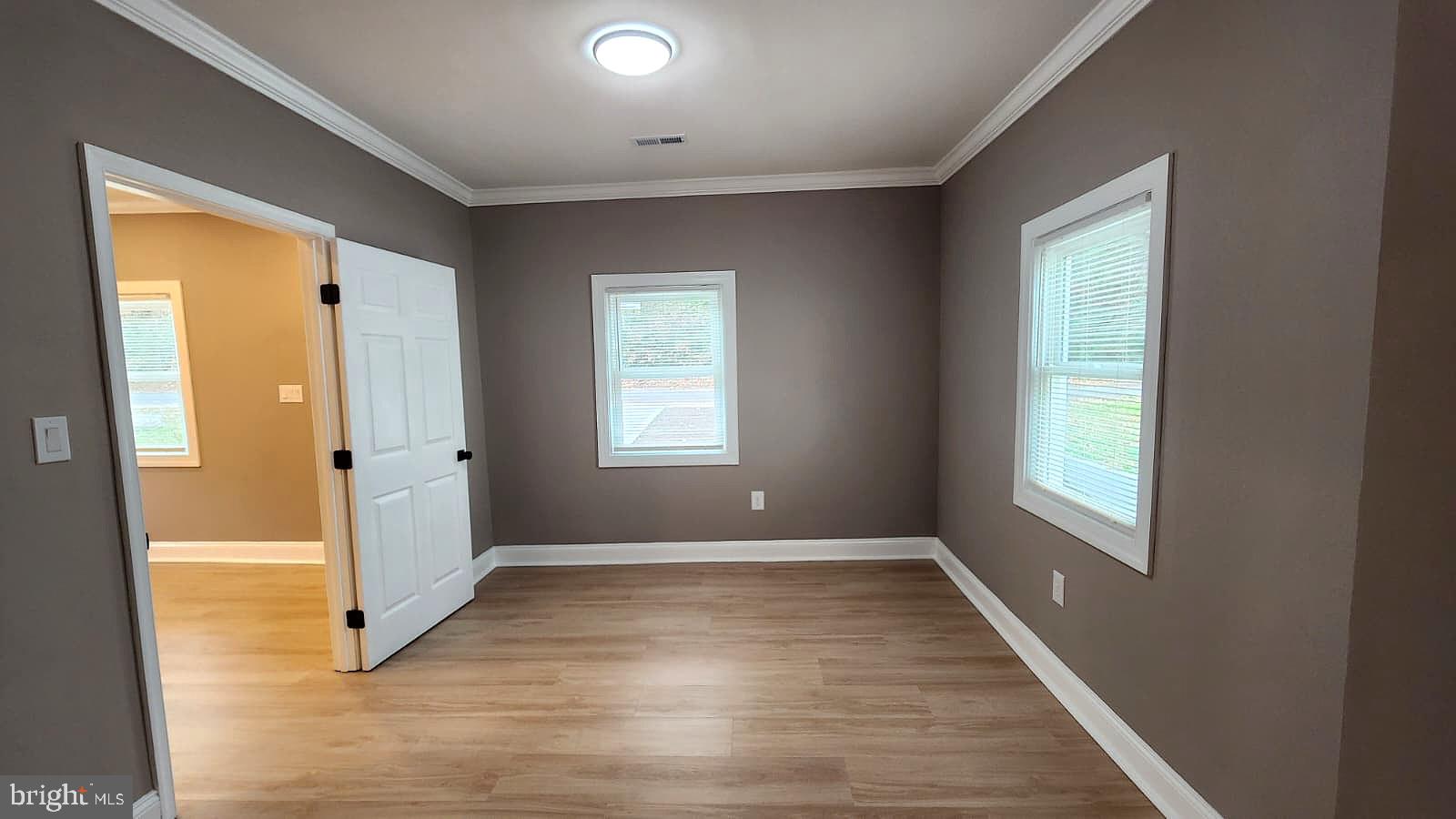 BELOW THE UNIVERSITY - Residential