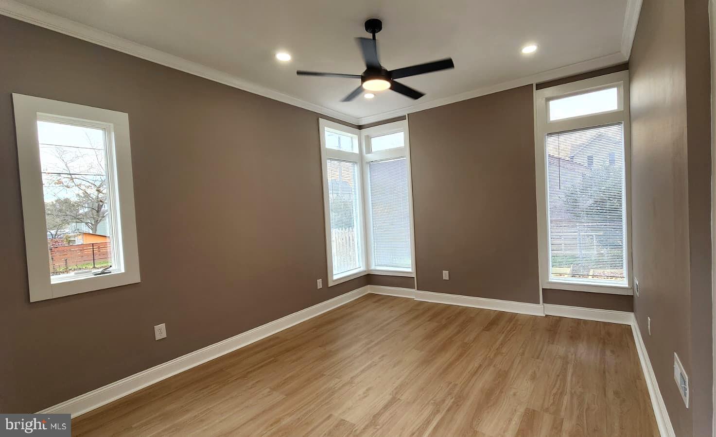 BELOW THE UNIVERSITY - Residential