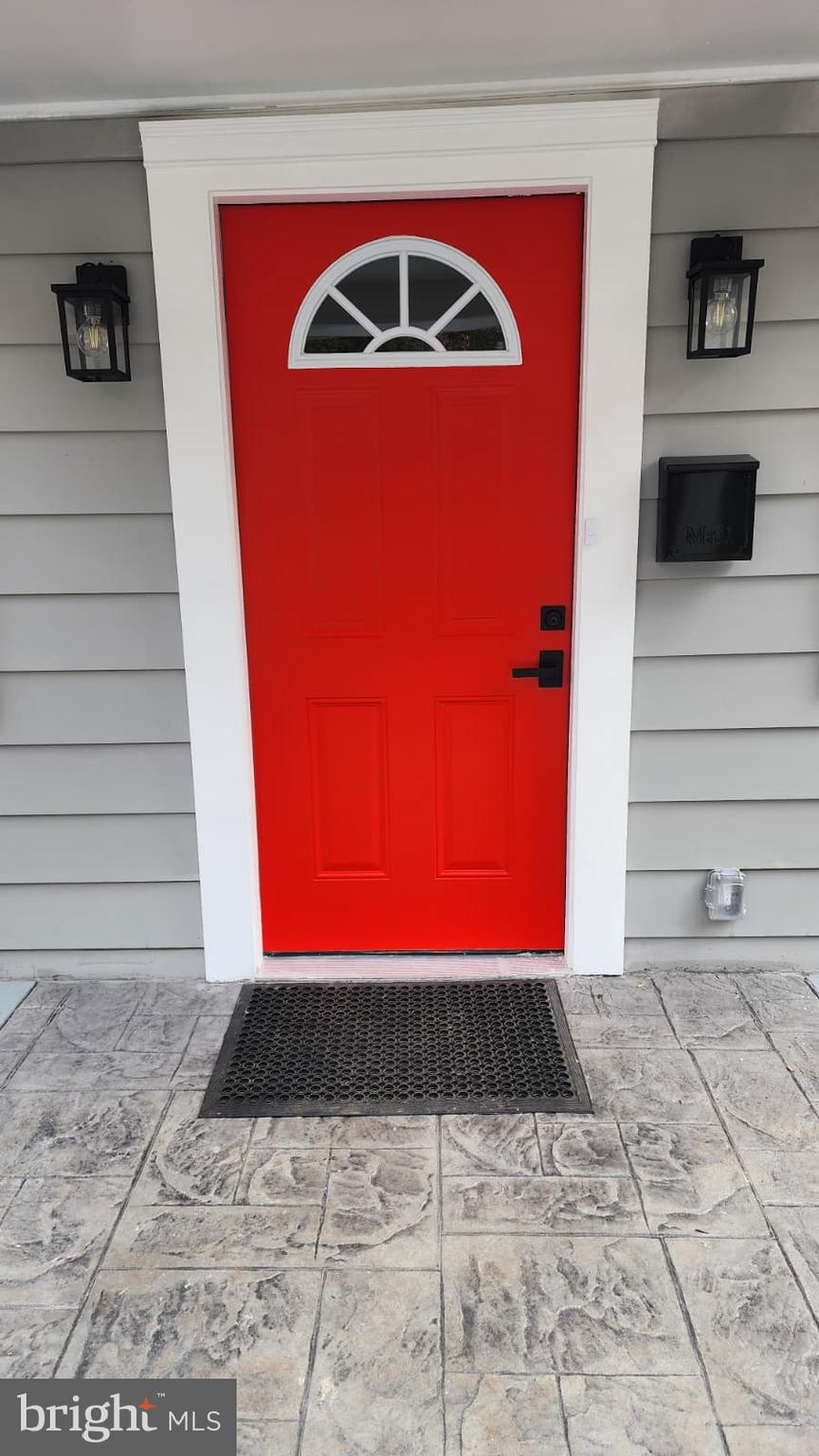 BELOW THE UNIVERSITY - Residential