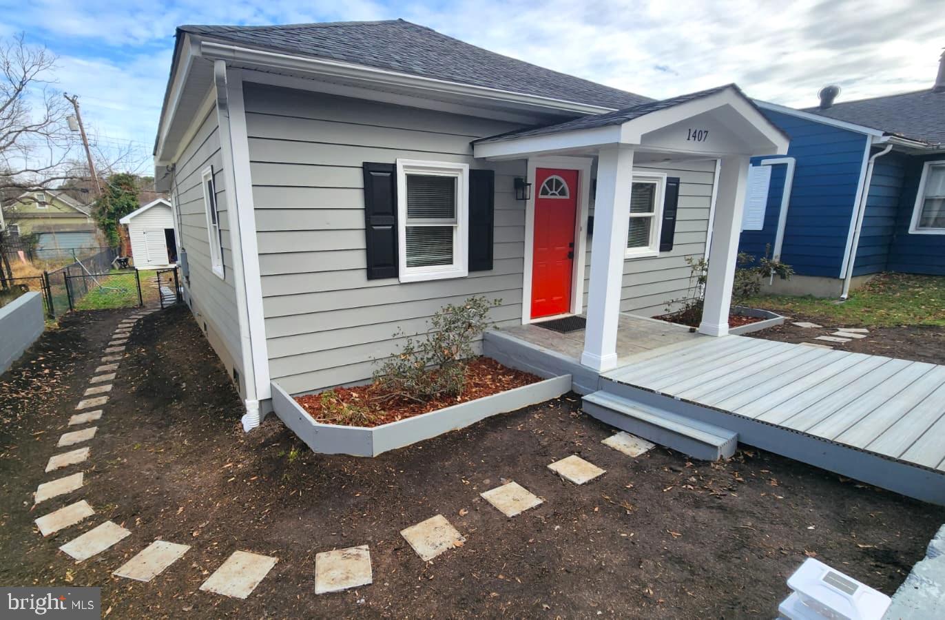 BELOW THE UNIVERSITY - Residential