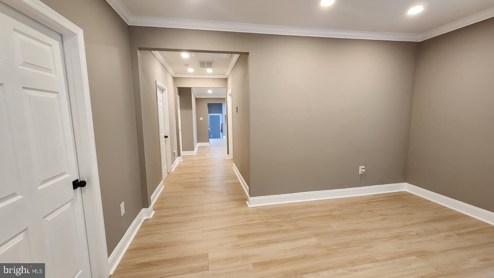 BELOW THE UNIVERSITY - Residential