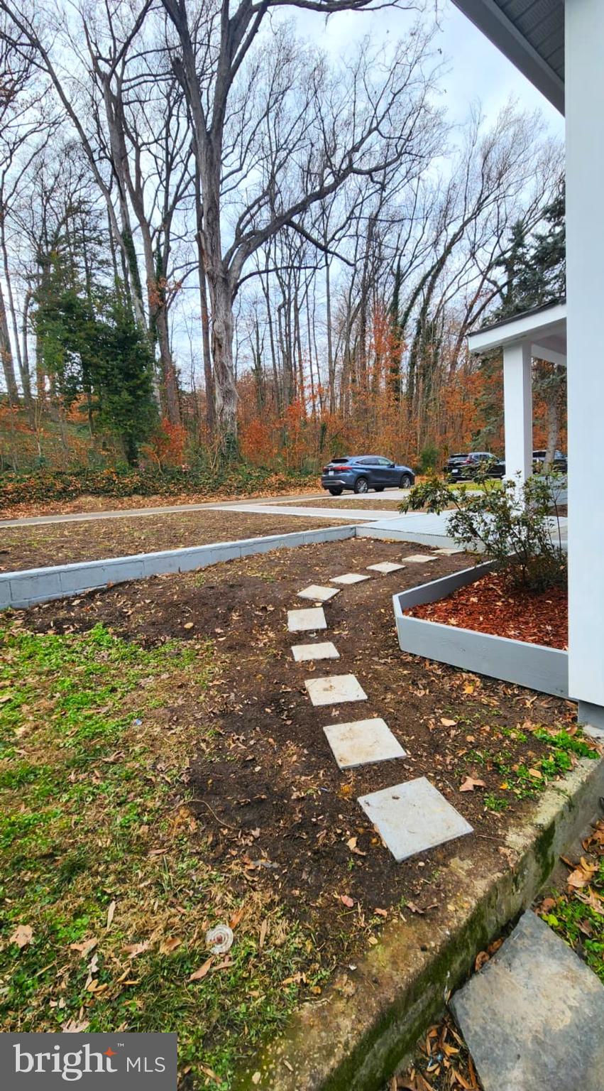 BELOW THE UNIVERSITY - Residential