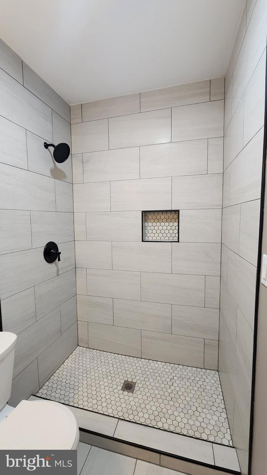 BELOW THE UNIVERSITY - Residential