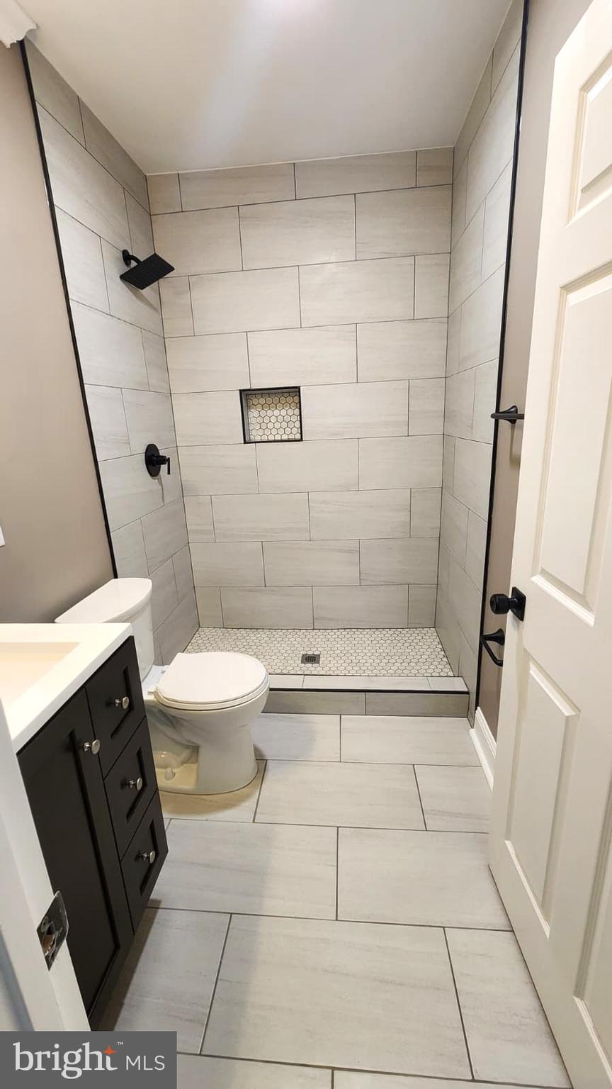 BELOW THE UNIVERSITY - Residential