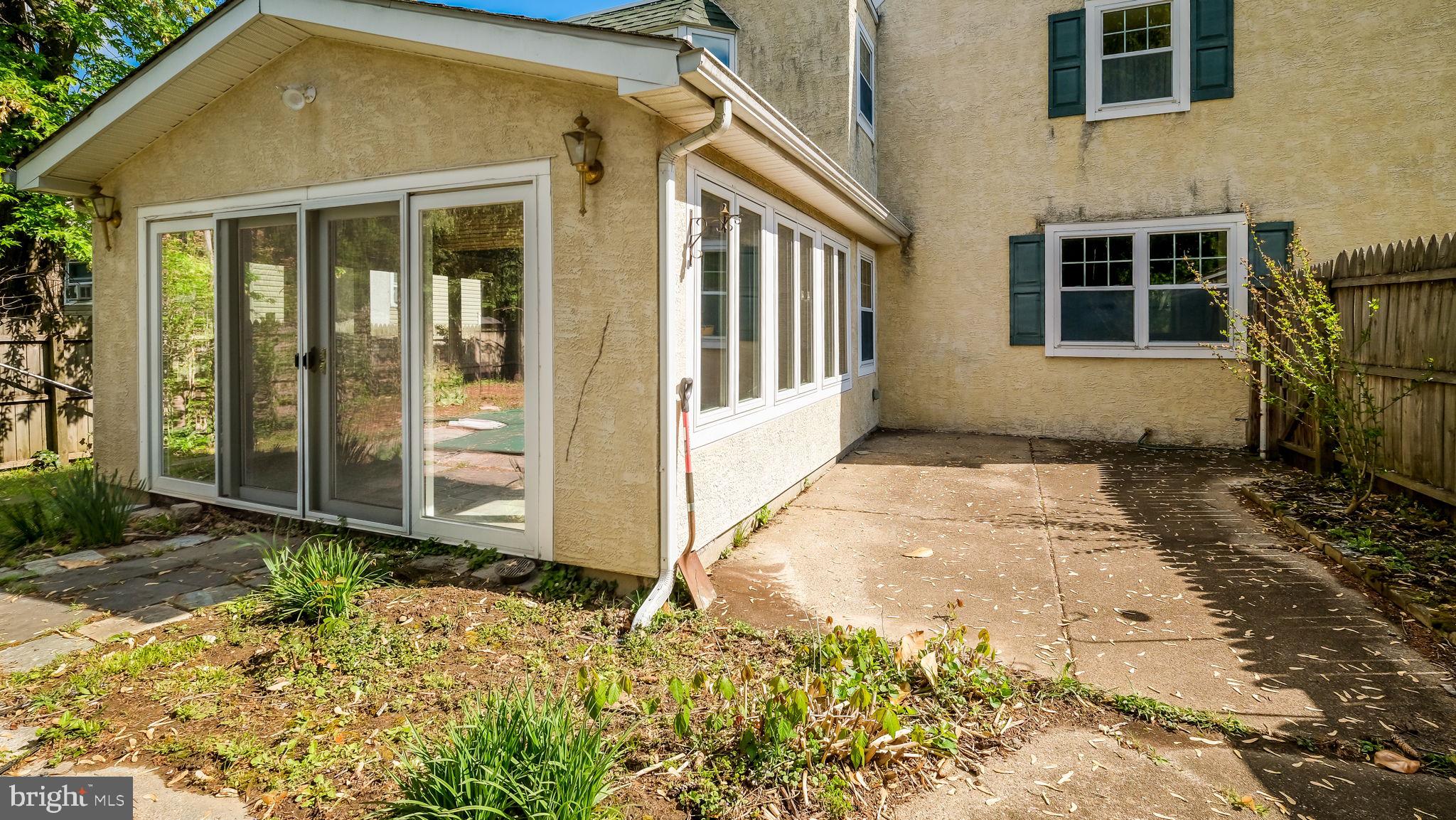 WILLOW MANOR - Residential