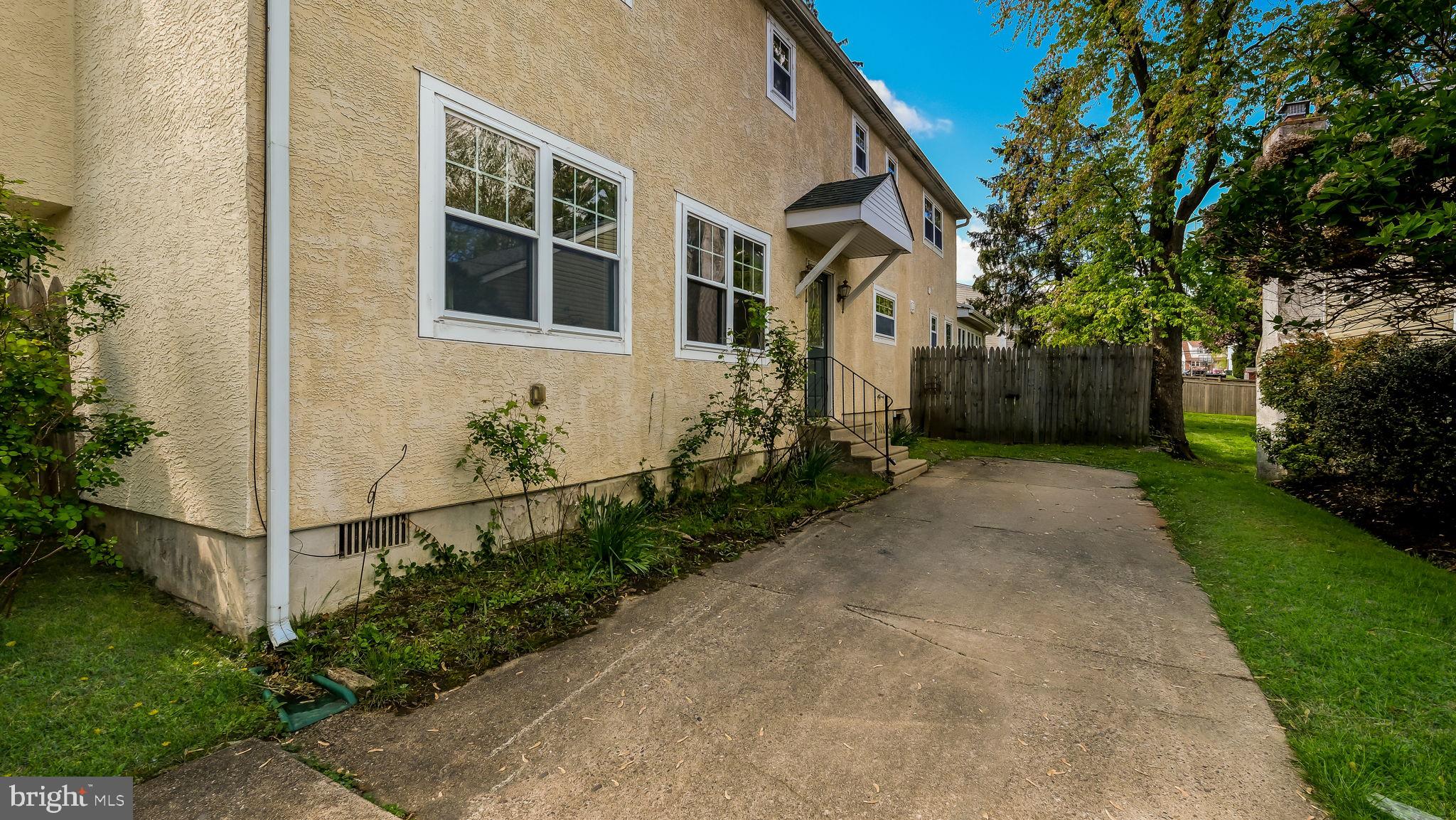 WILLOW MANOR - Residential