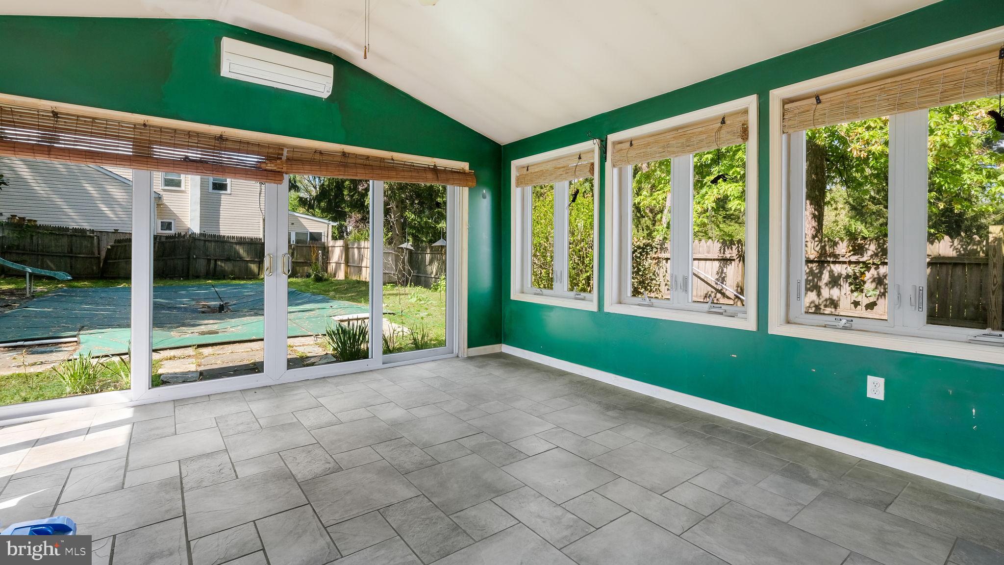 WILLOW MANOR - Residential