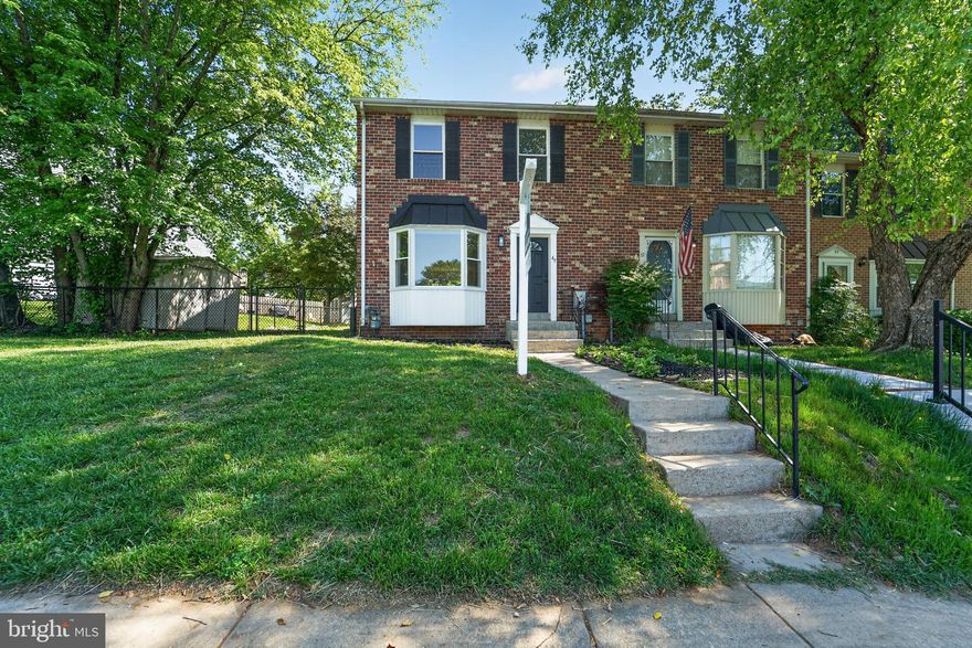 Welcome home to this beautifully renovated  end unit townhouse. Great neighborhood in Oakhurst on a dead end street. 3 bedroom 2 and 1/2 bath with many updates, new floor, HVAC,fence,HWH,deck and much more.  The renovated kitchen is a standout which boasts SS appliances, large pantry and the open living room  dining combo. Enjoy entertaining on your new deck with a fully fenced back yard.