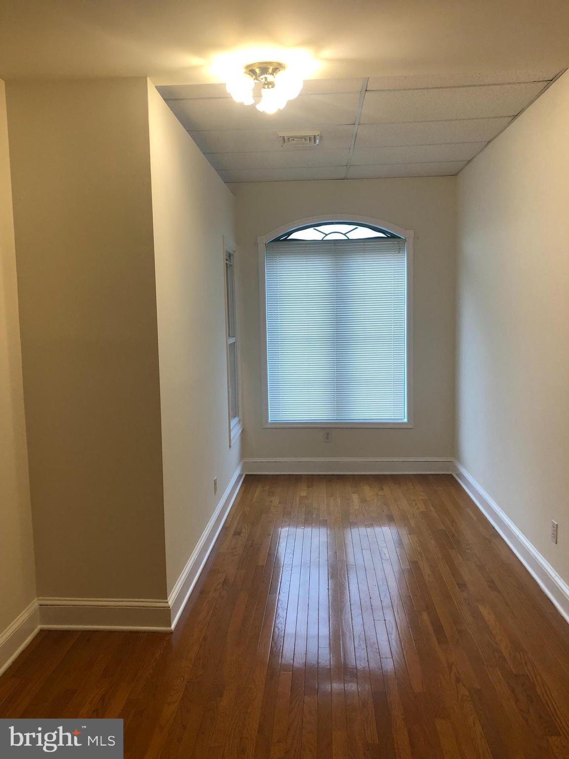 1003 1/2 W LANCASTER AVENUE