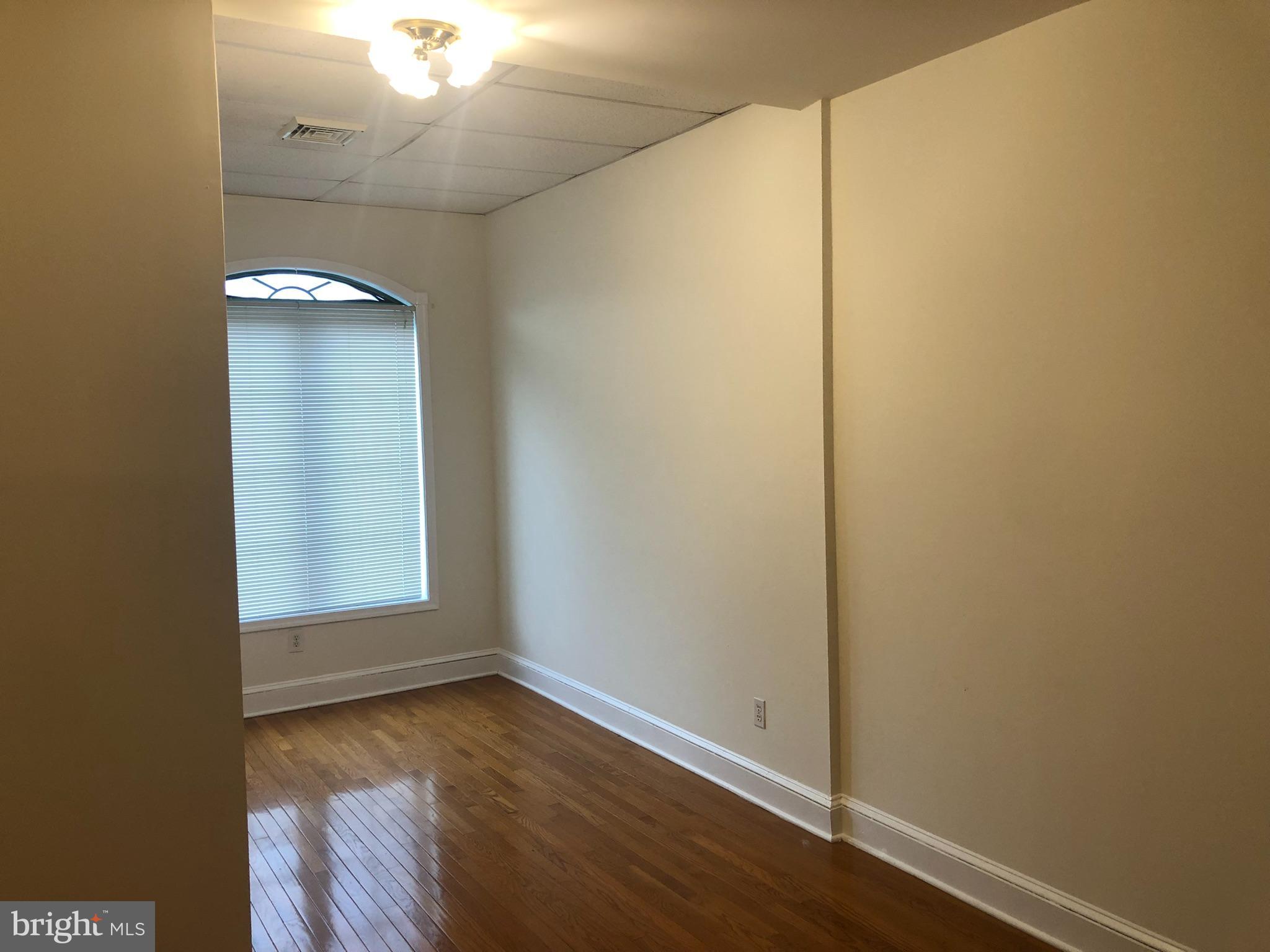 1003 1/2 W LANCASTER AVENUE