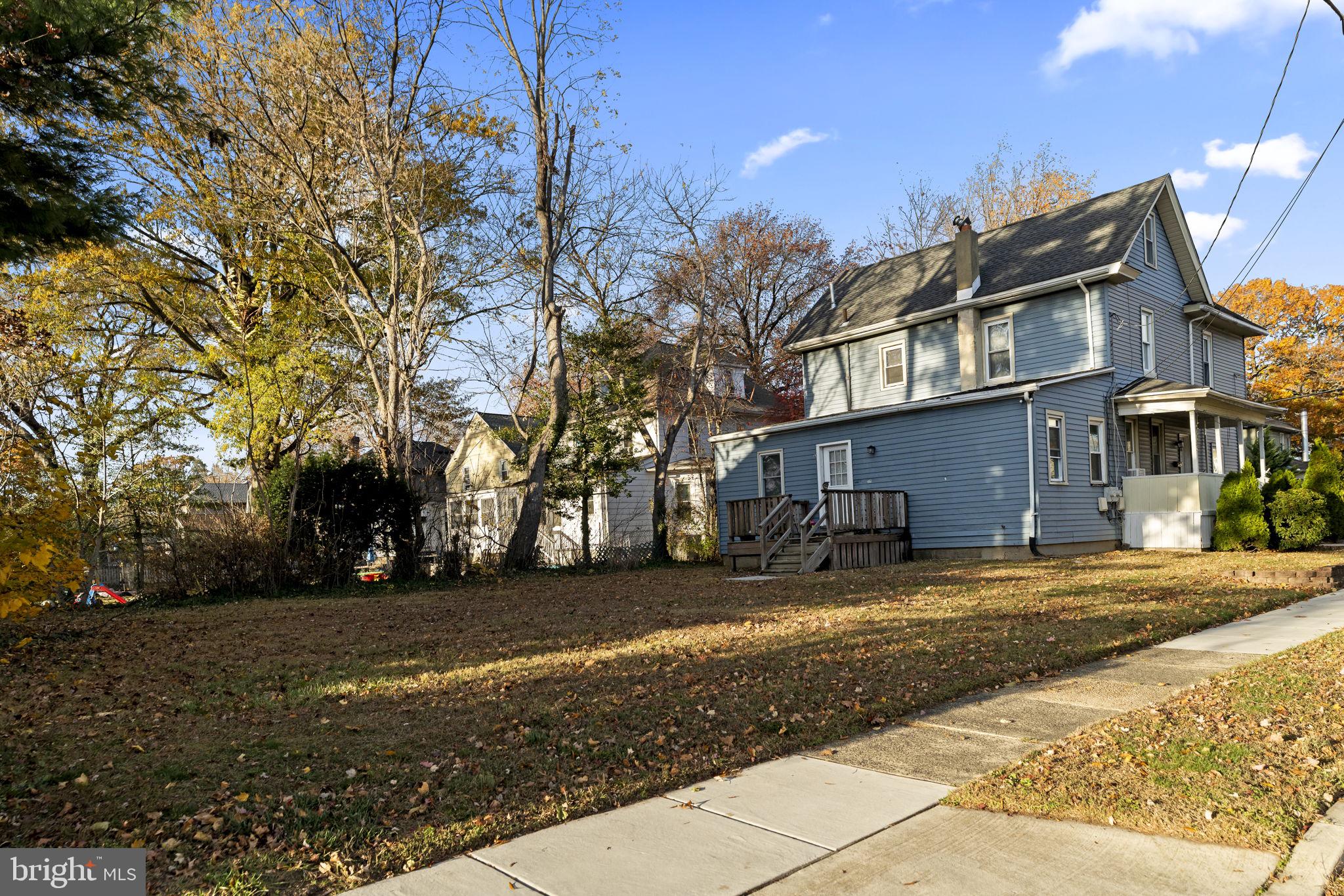 227 W GRAISBURY AVENUE