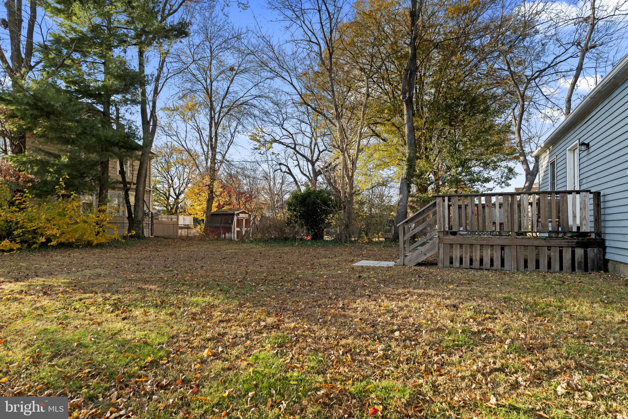 227 W GRAISBURY AVENUE