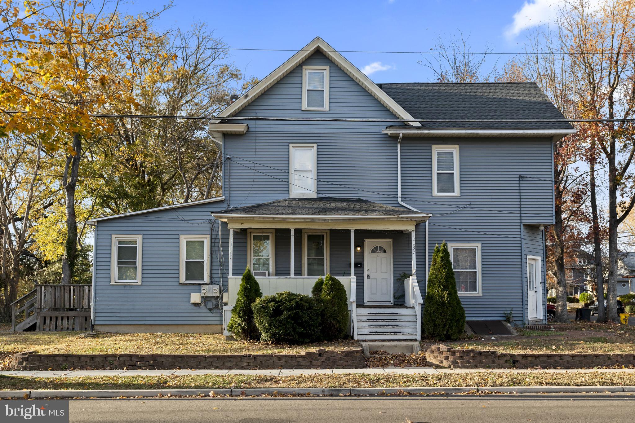 227 W GRAISBURY AVENUE