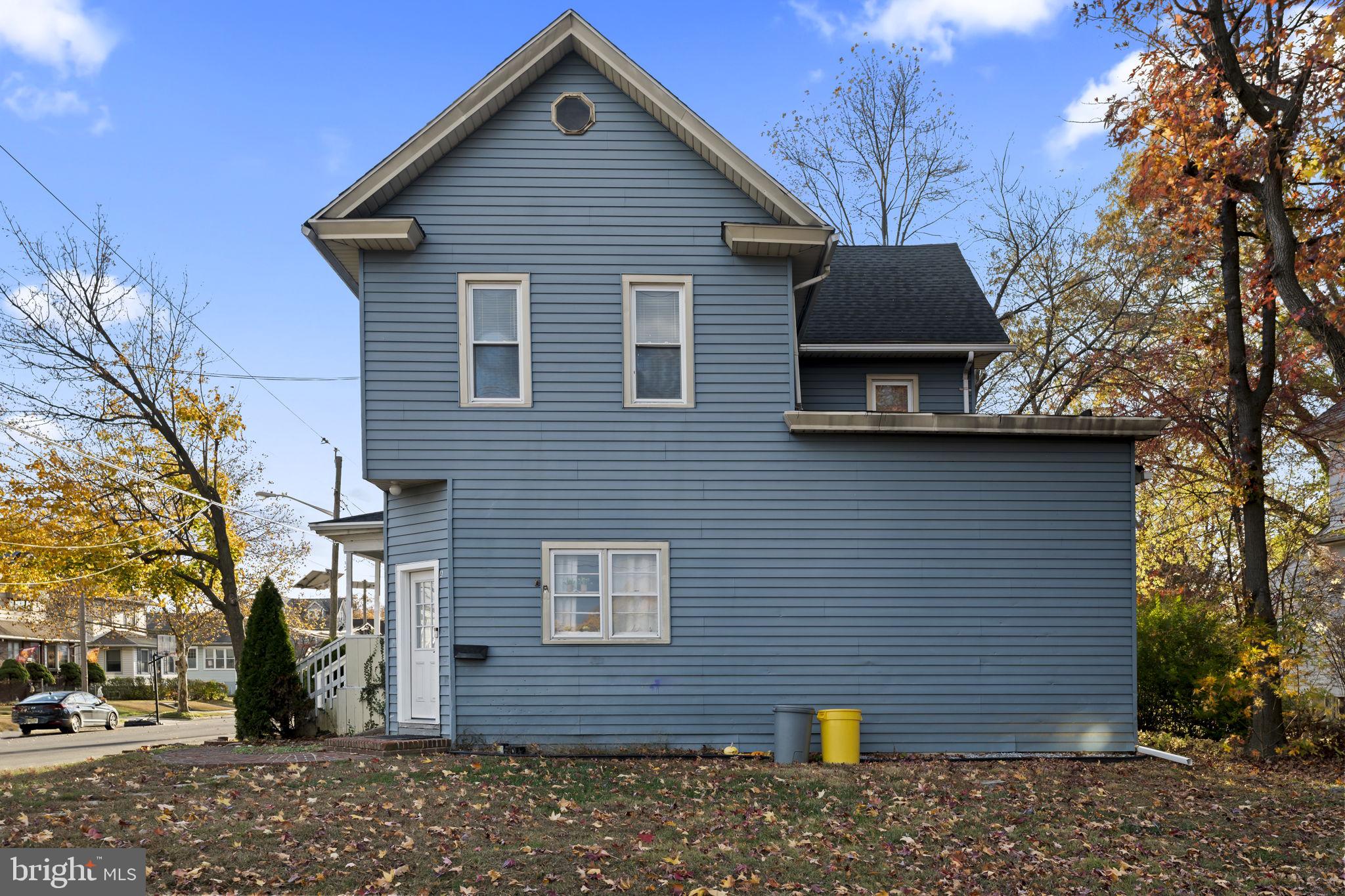 227 W GRAISBURY AVENUE