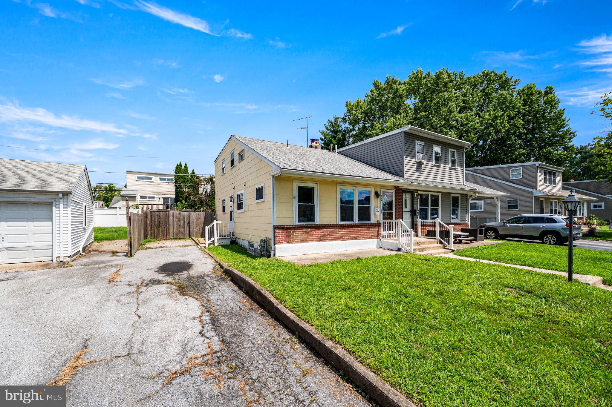 622 E WINONA AVENUE