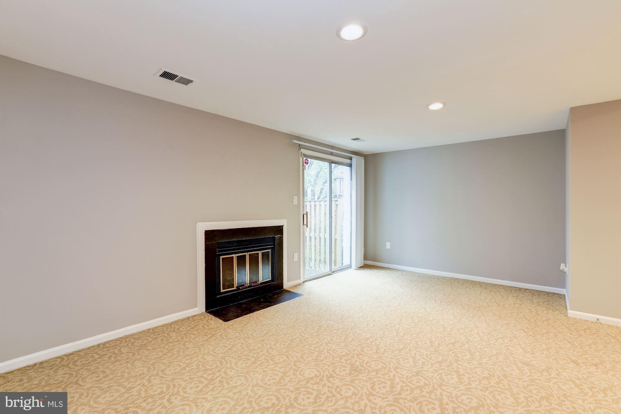 CALVERTON - Residential