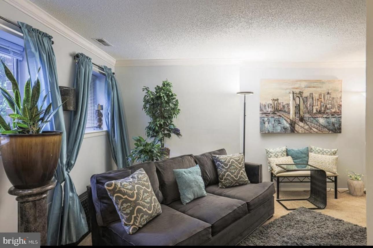 ROCKLAND RUN - Residential Lease