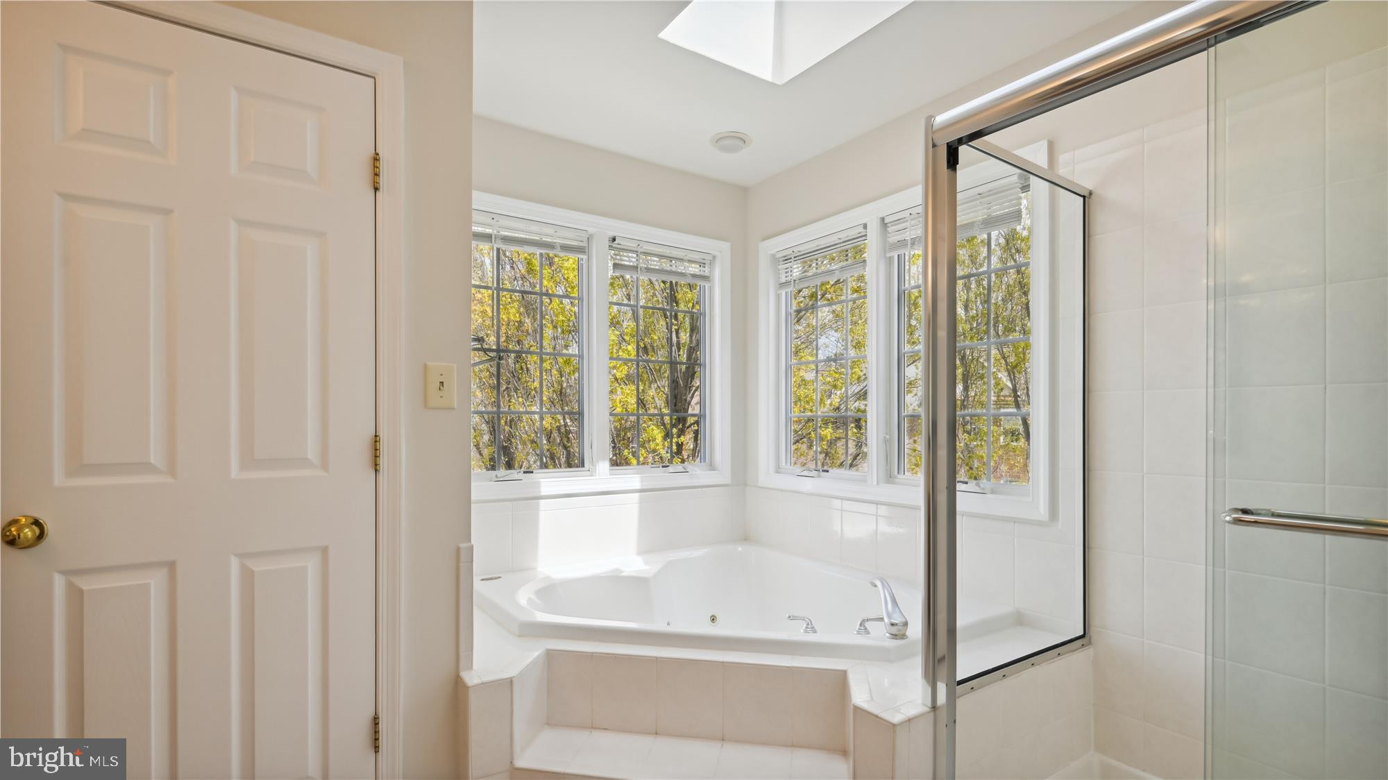 ROSE HILL FALLS - Residential Lease