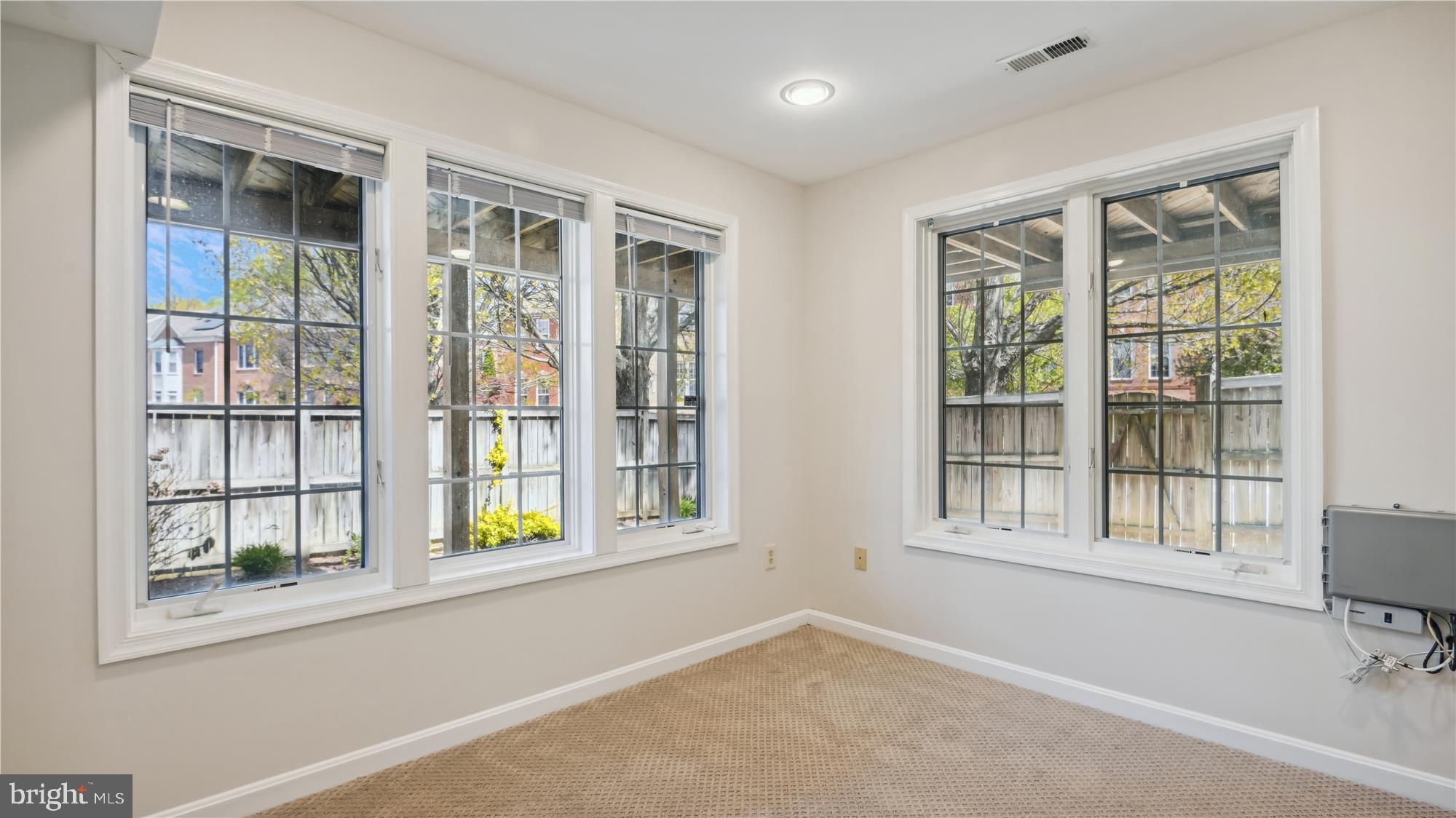 ROSE HILL FALLS - Residential Lease