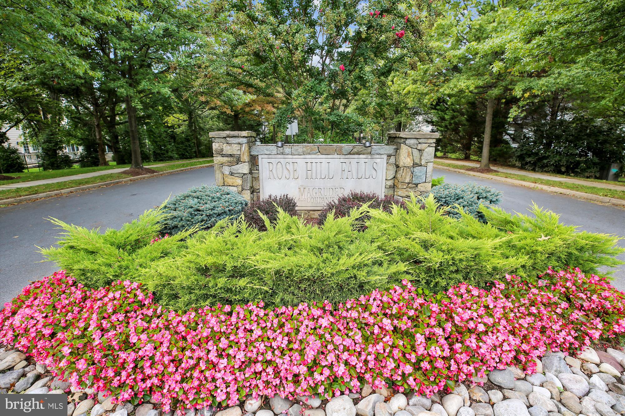 ROSE HILL FALLS - Residential Lease