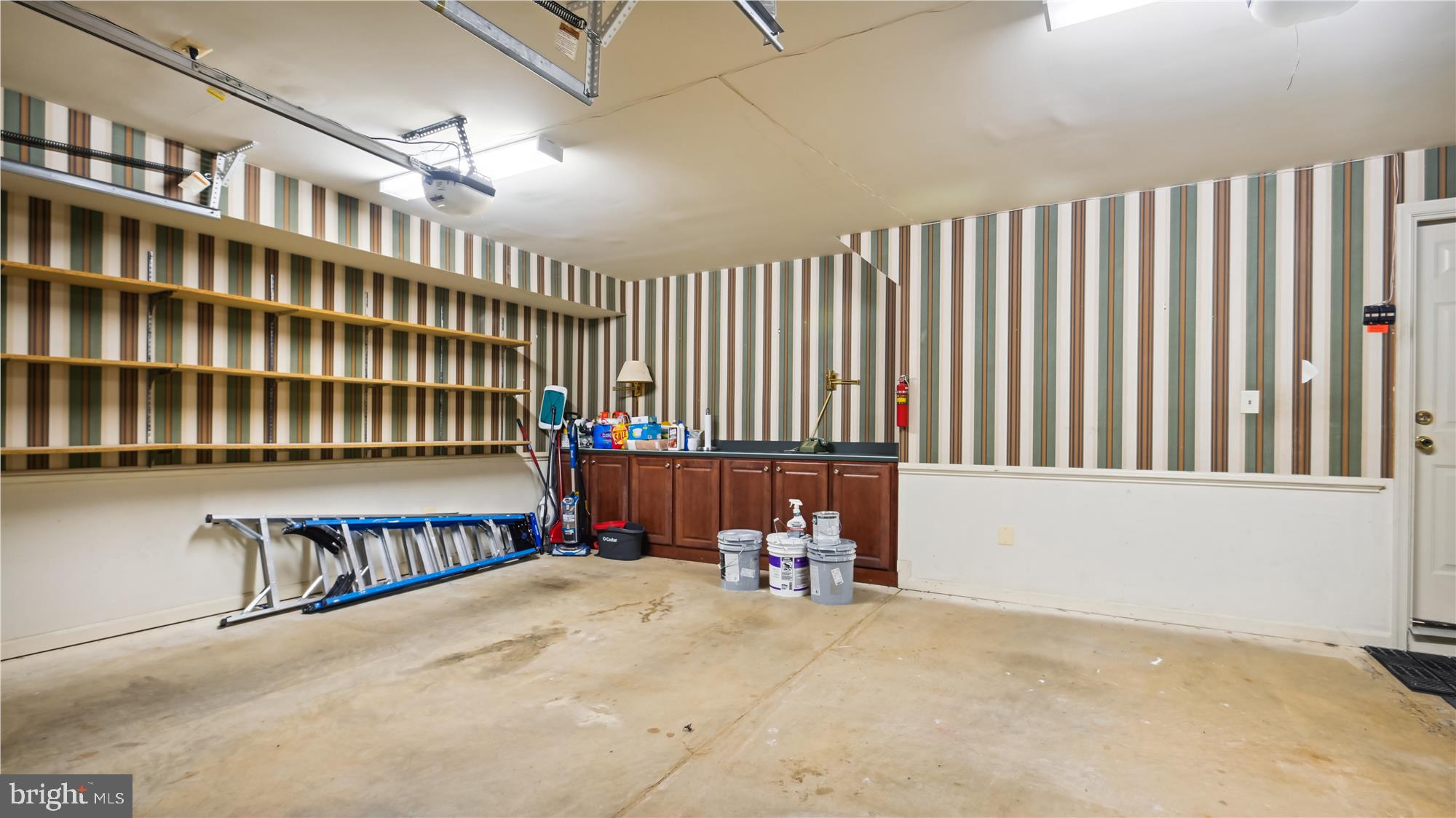 ROSE HILL FALLS - Residential Lease