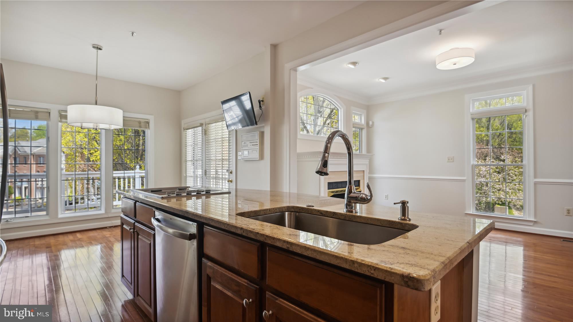 ROSE HILL FALLS - Residential Lease