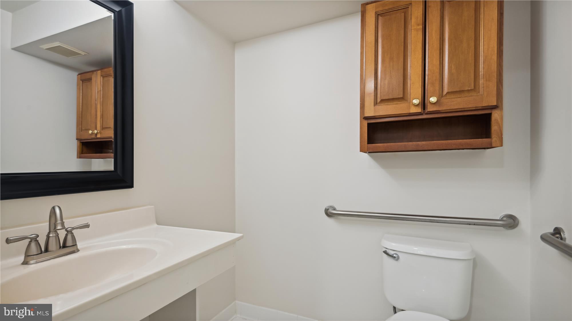 ROSE HILL FALLS - Residential Lease