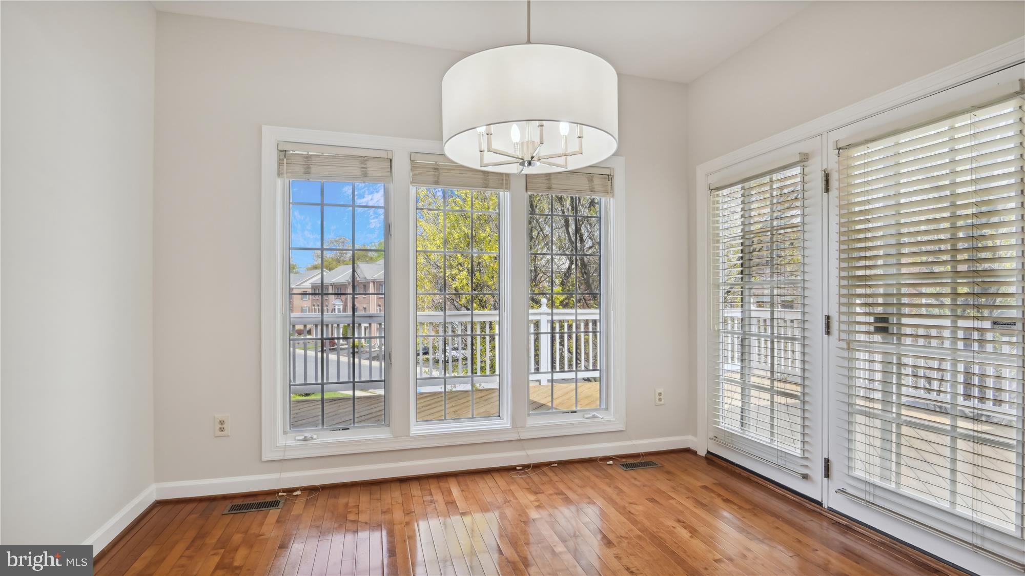 ROSE HILL FALLS - Residential Lease